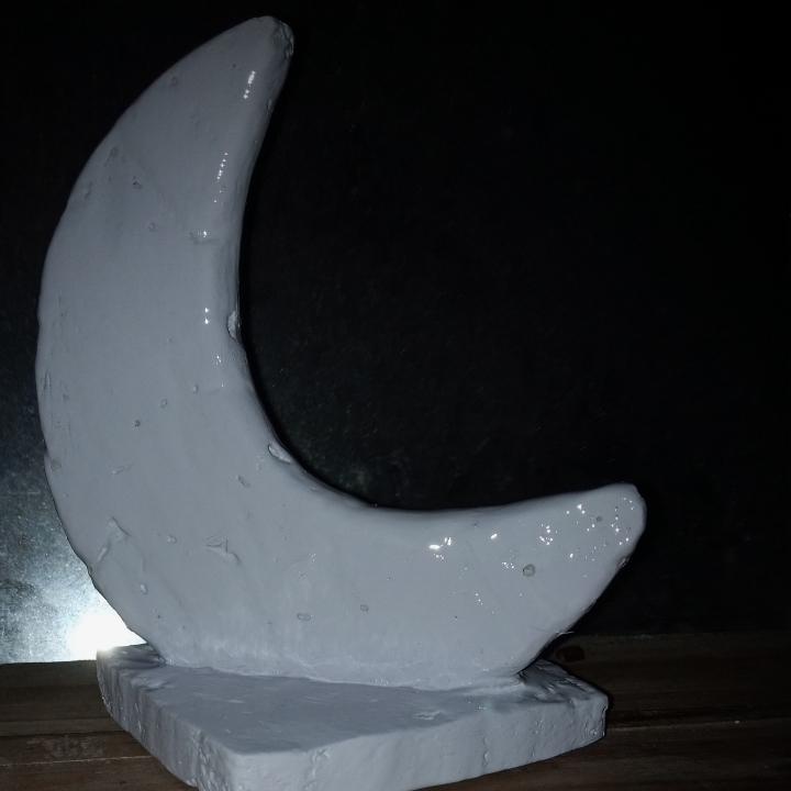 Patung Bulan Sabit 2
