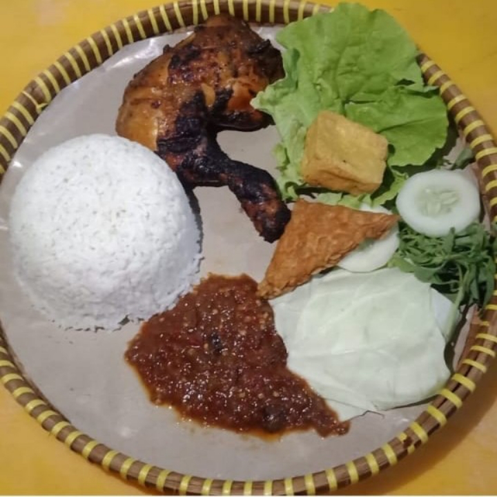 Pecel Ayam Dan Lele