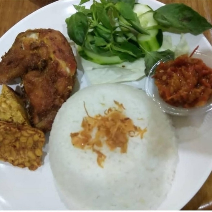 Pecel Ayam Goreng