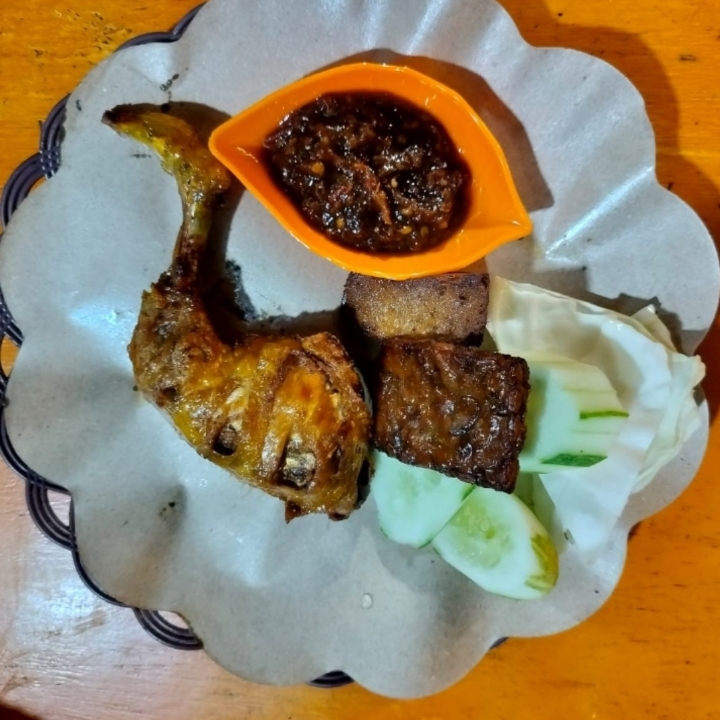 Pecel Ayam Goreng Kremes