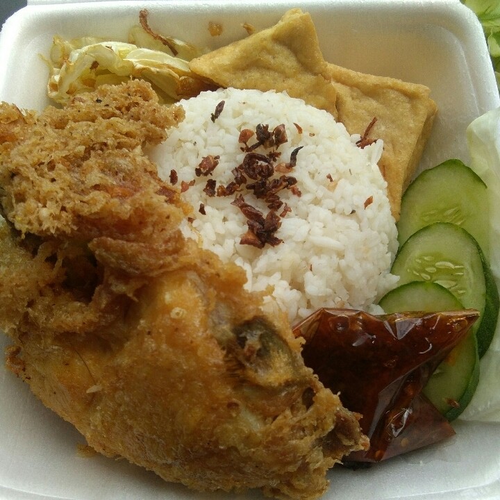 Pecel Ayam Kremes