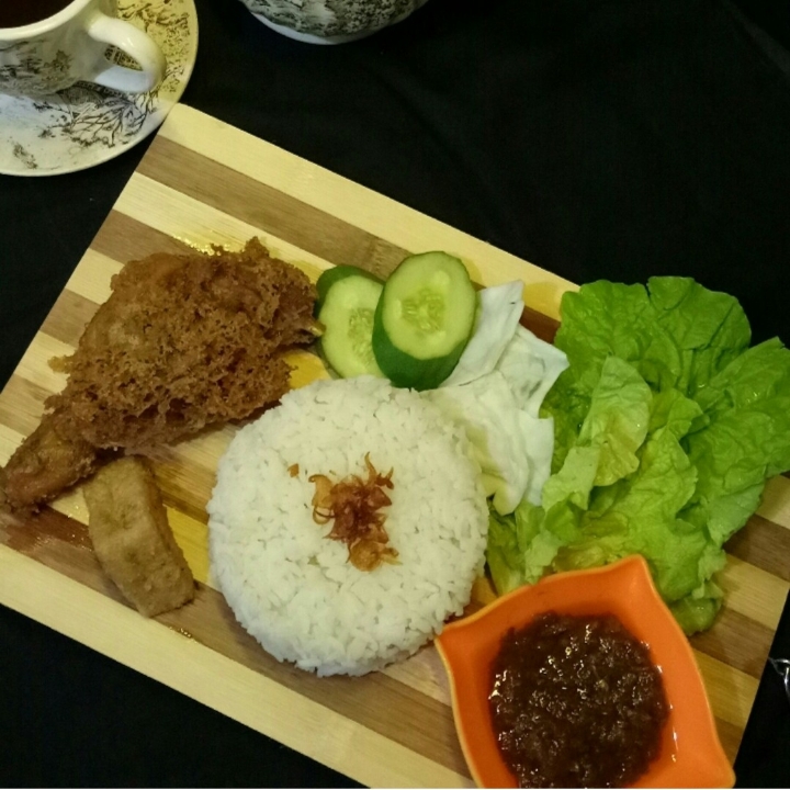 Pecel Ayam Sambal Kemangi