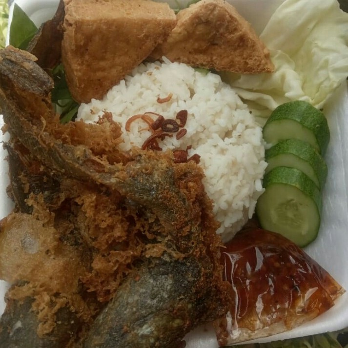 Pecel Lele Kremes