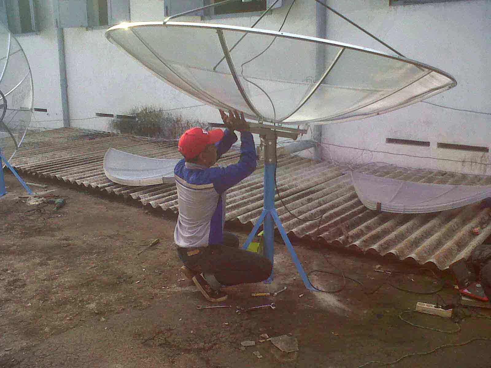 Pemasangan / Perbaikan Parabola Jaring di Bawah