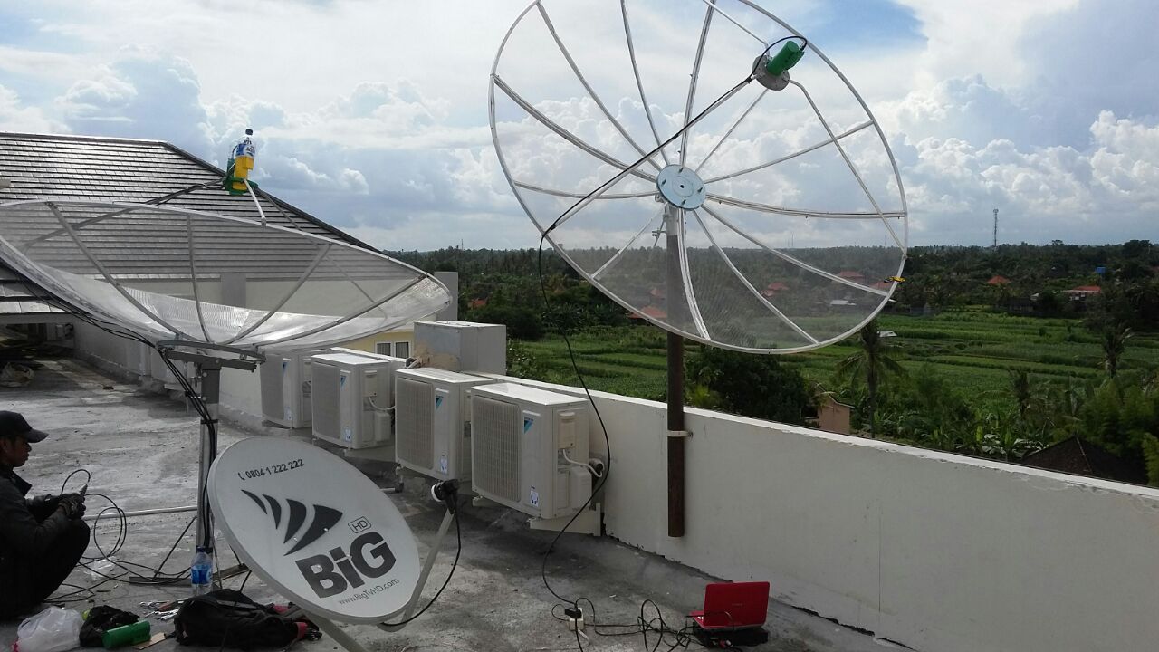 Pemasangan / Perbaikan Parabola di Atas Gedung