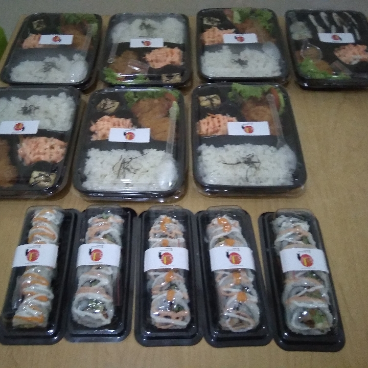 Pesanan Roll Sushi Dan Set Katsu