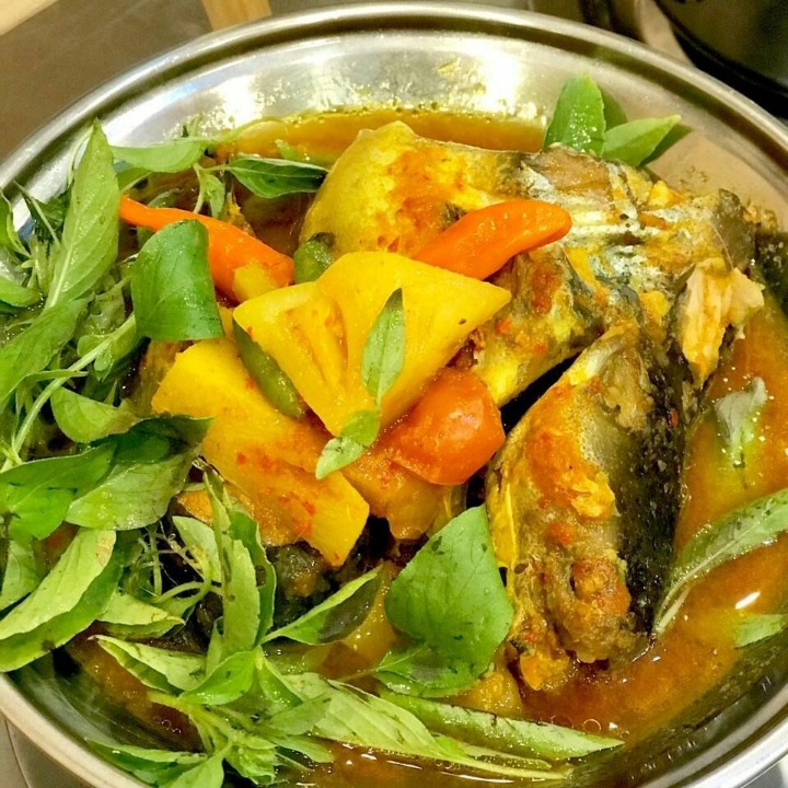 Pindang Patin Plus Nasi Lalapan Dan Sambal