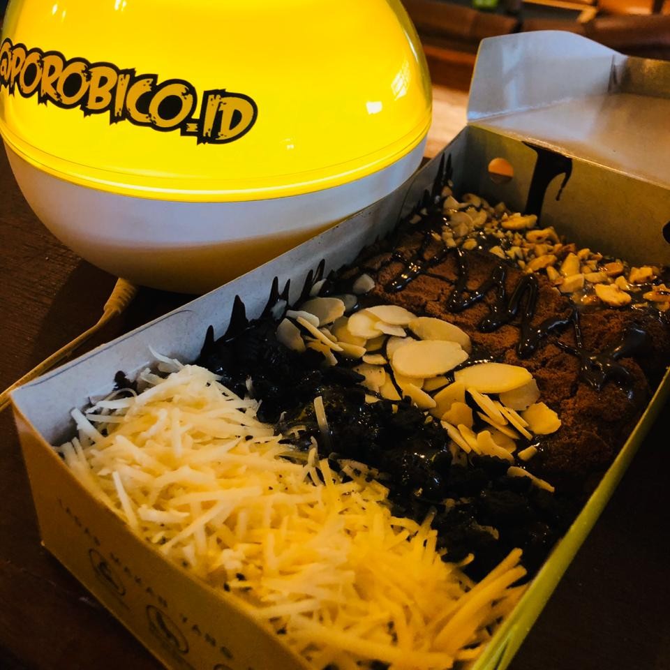 Pisang Coklat Keju Kacang Almond Oreo