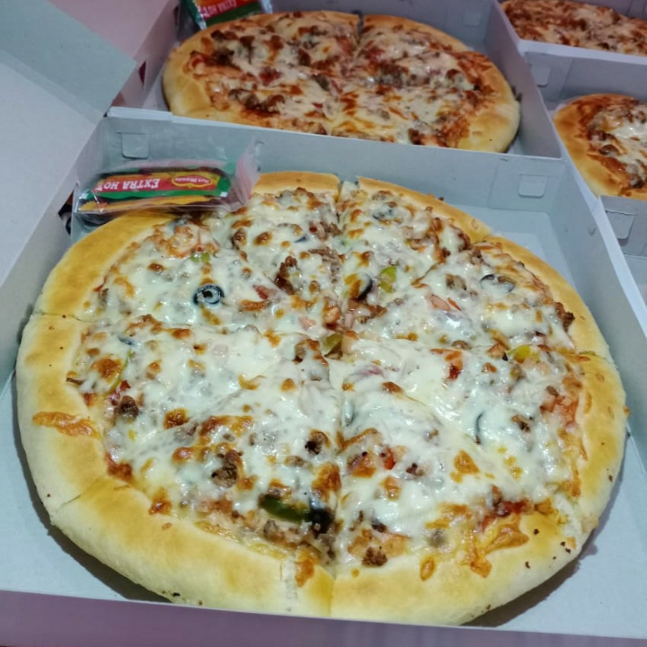 Pizza Beef Onion Medium