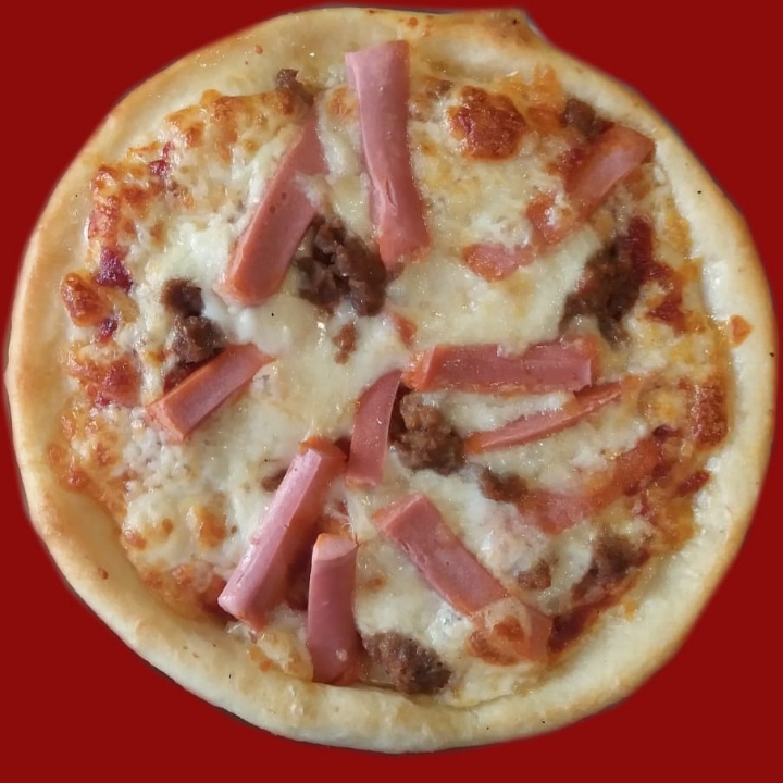 Pizza Deluxe Beef Tanpa Pinggiran Ukuran Besar 