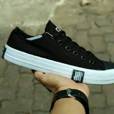 Sepatu Converse X Undefeated Lunarlon Low