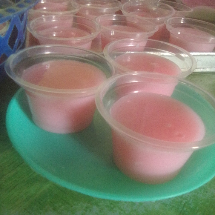 Puding Susu Strawberry