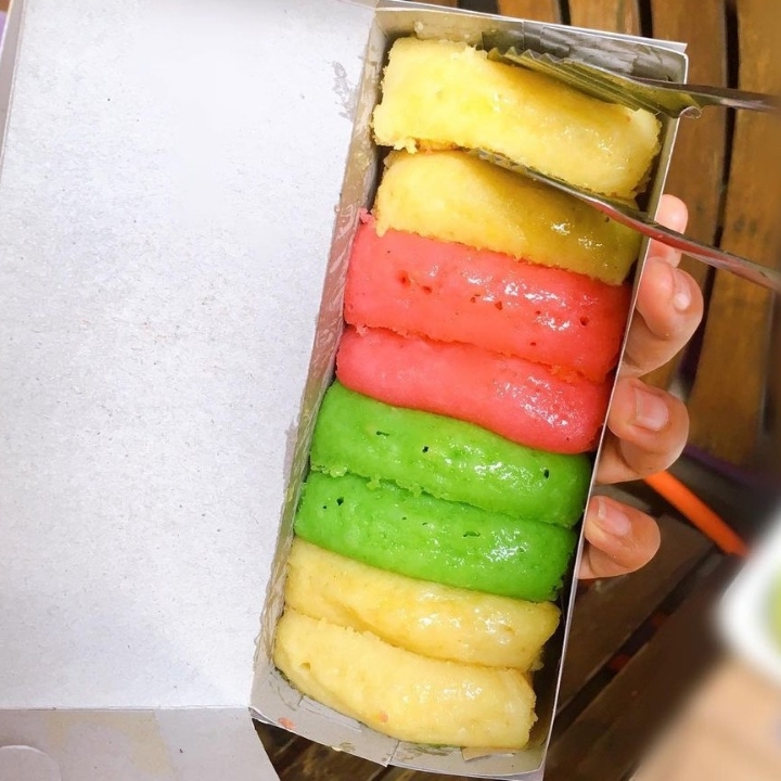Pukis Pelangi