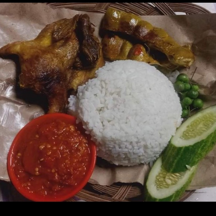 Puyuh Goreng Komplit
