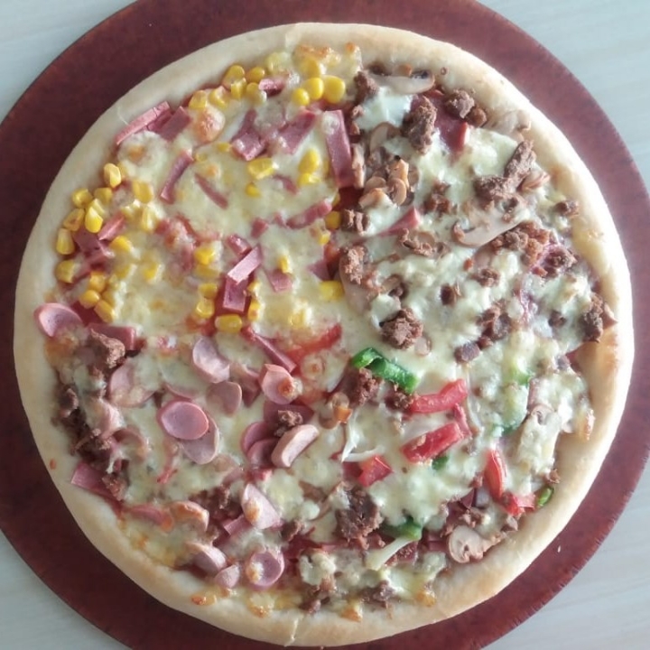 Quadza Pizza Pinggiran Sosis Atau Nugget Ukuran Besar 