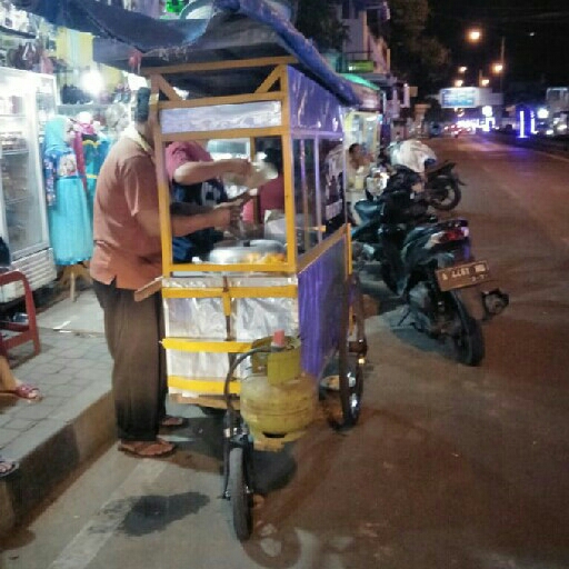 RANGKASBITUNG- SIOMAY DEPAN UBI CILEMBU