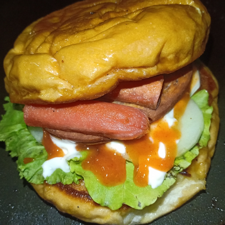 BURGER Telur Sosis Smoked Beef