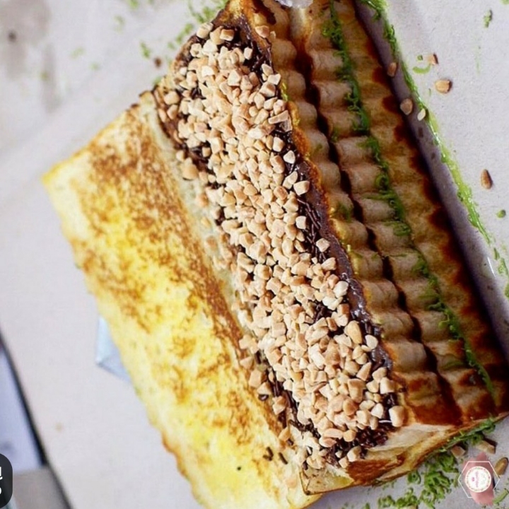 ROTI BAKAR COKLAT-KACANG