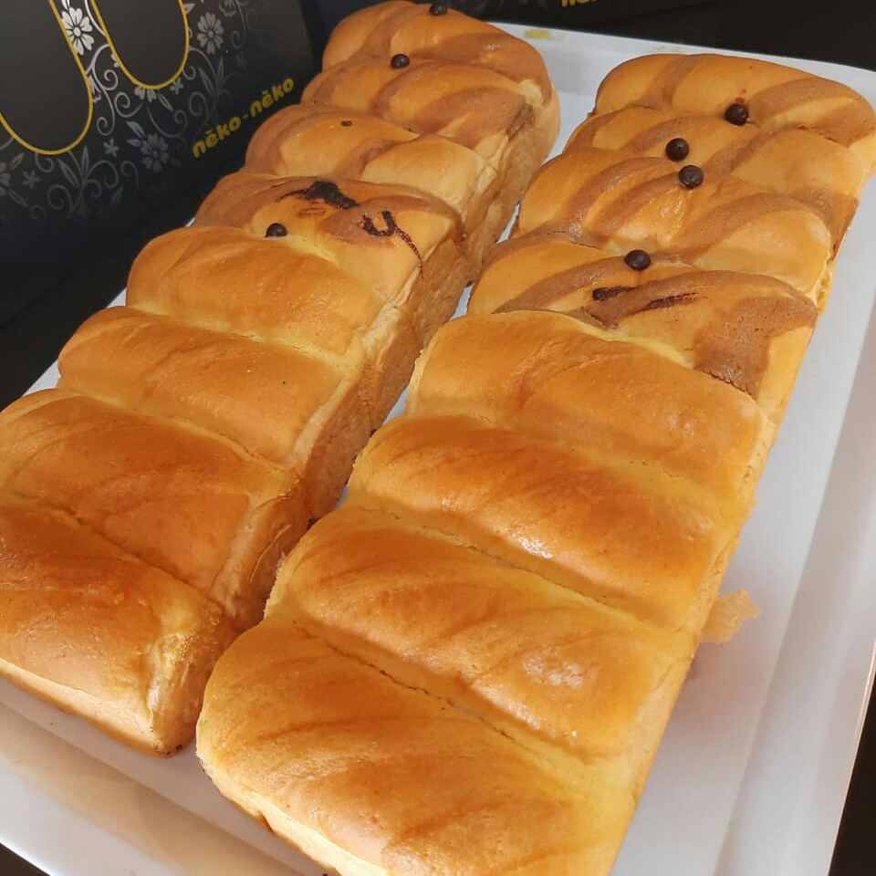 ROTI PRESS COKLAT DAN KELAPA