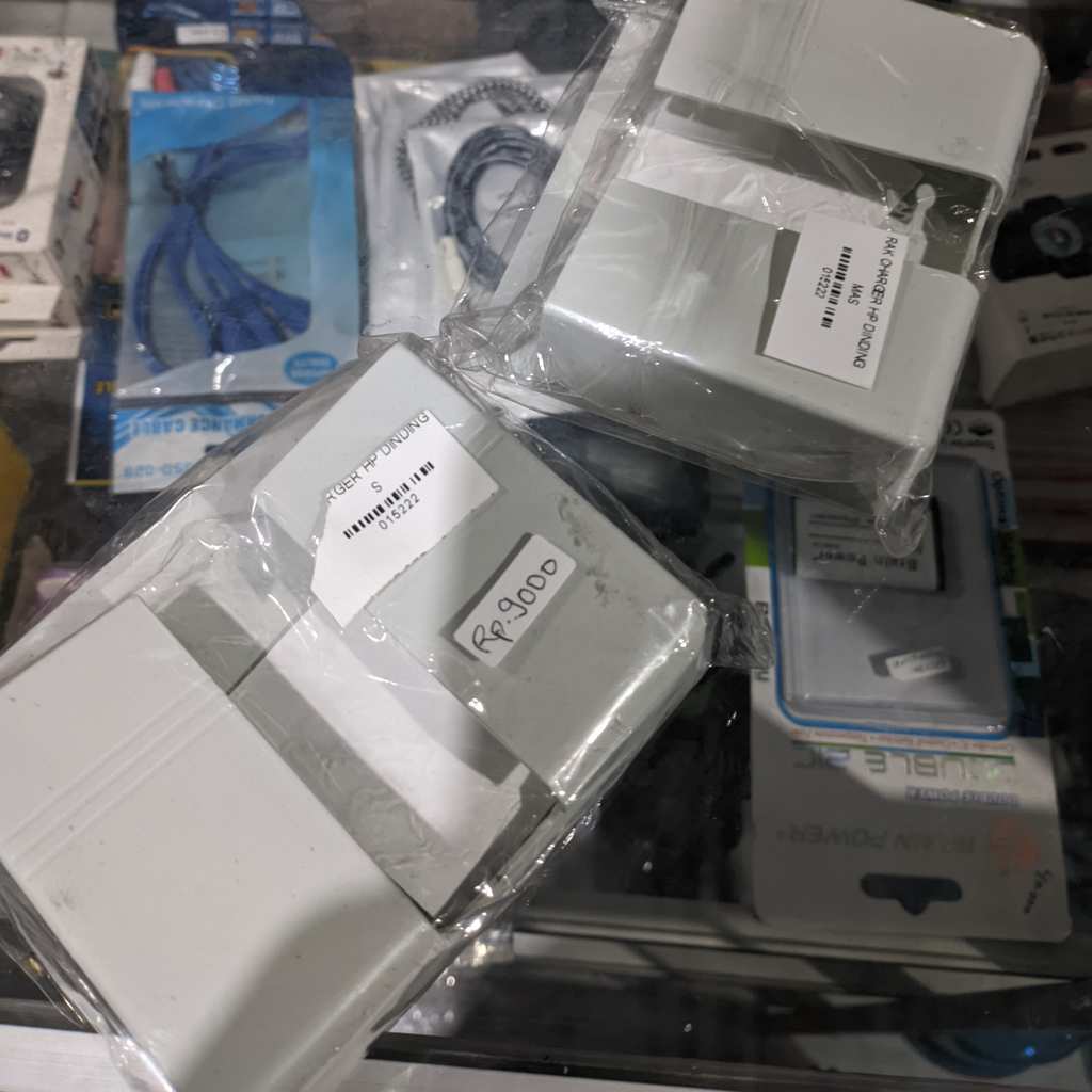 Rak Charger Hp Dinding