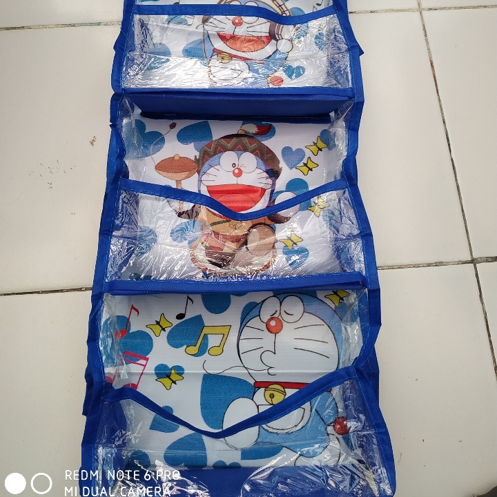 Rak Kosmetik Karakter 4
