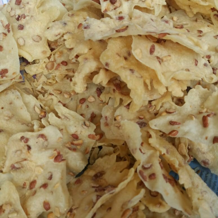 Rempeyek Kacang Tanah dan Rempeyek Rebon