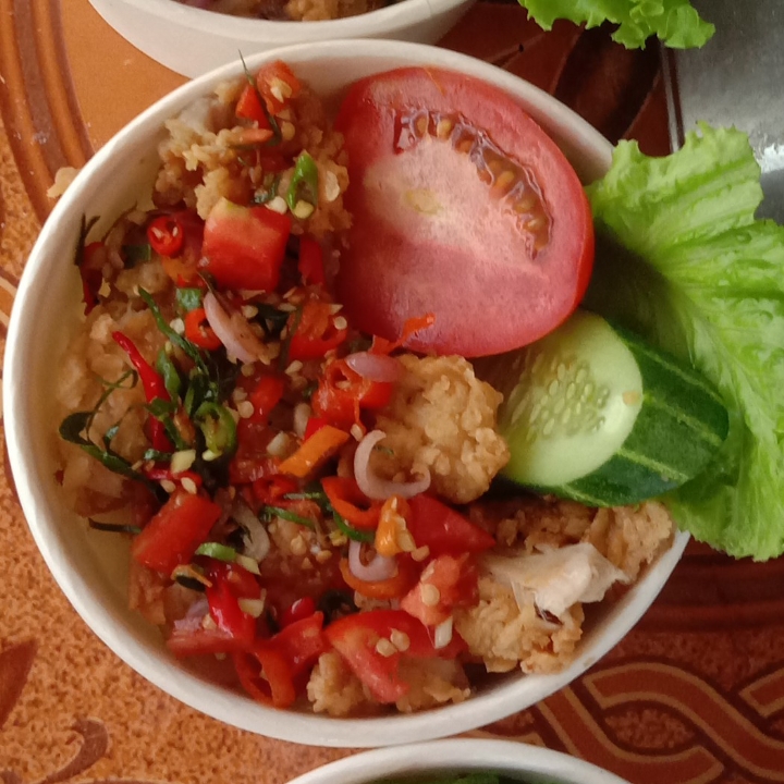 Rice Bowl Geprek Sambel Matah Dengan Nasi