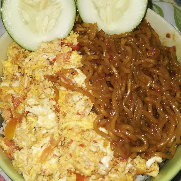 Rice Bowl Telur Orak Arik n Mie Goreng