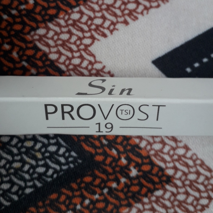Rokok PROVOST  