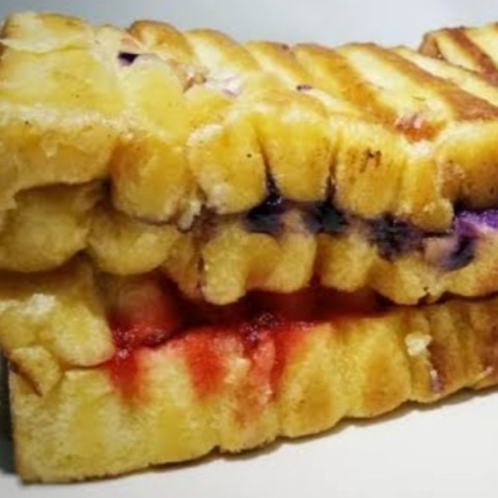 Roti Bakar Blueberry Strawberry