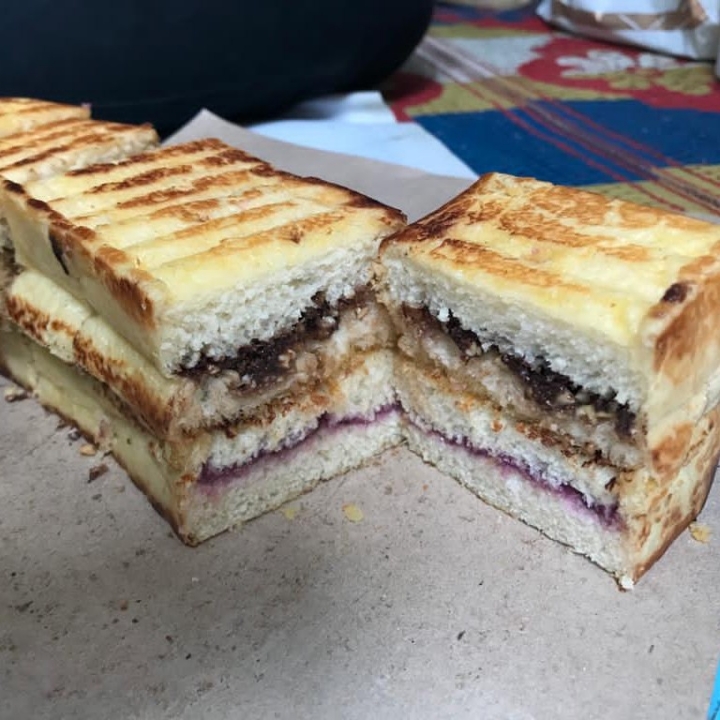Roti Bakar Coklat Kacang Bluberi