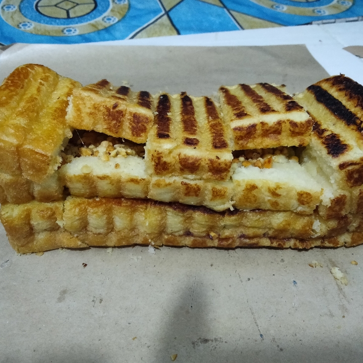 Roti Bakar Kacang- Melon