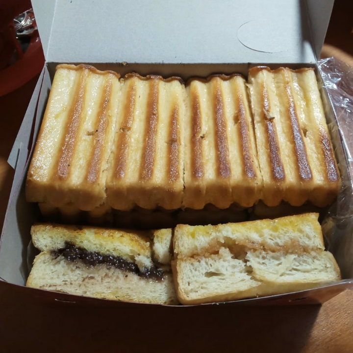 Roti Bakar Kacang Coklat