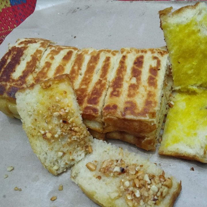 Roti Bakar Kacang Nanas