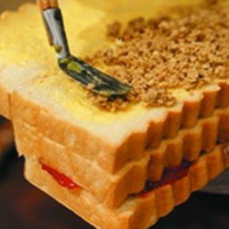 Roti Bakar Kacang Strawberry