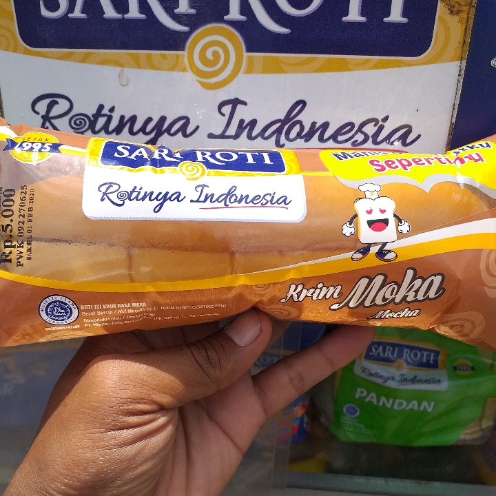 Roti Isi Krim Moka