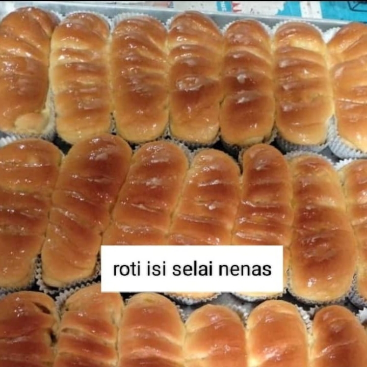 Roti Isi Selai Nenas