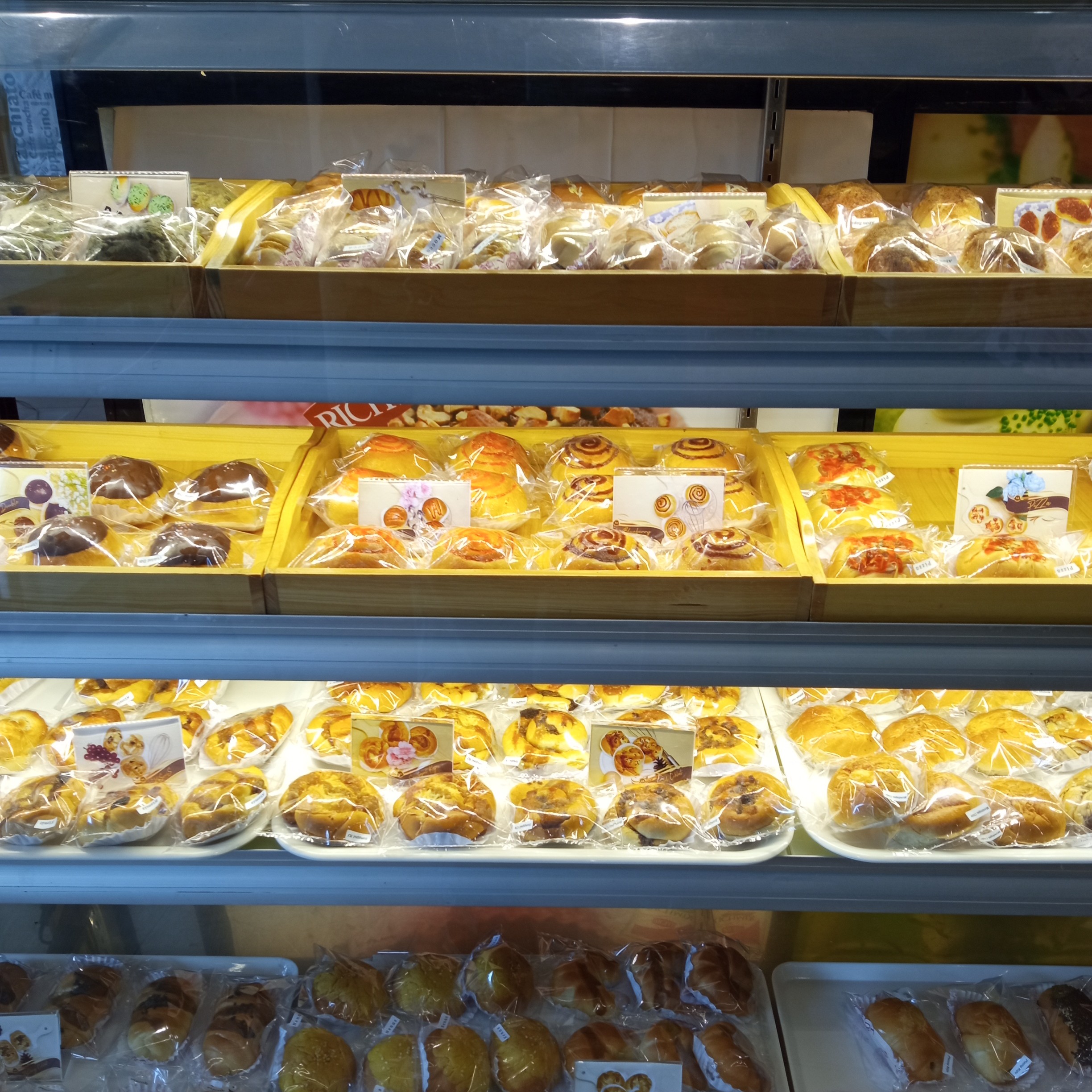 Roti Unyil Ada 24 Rasa