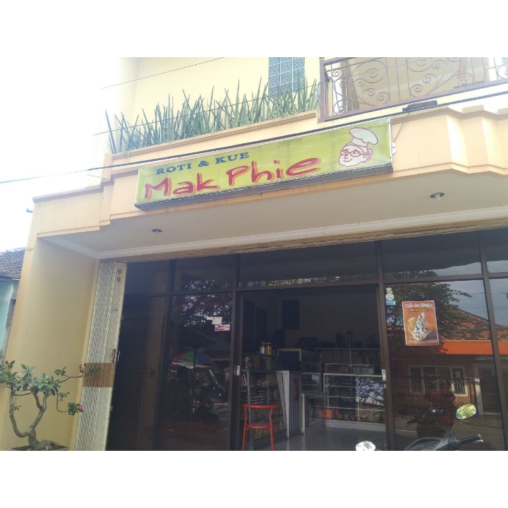 Roti dan kue Mak Phie
