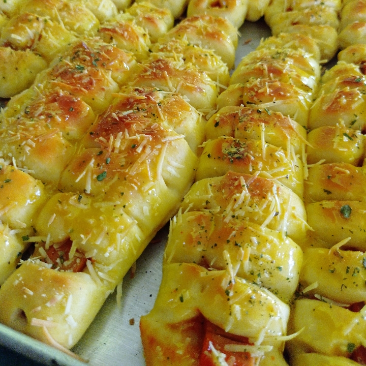 Roti isi sosis pedas  2