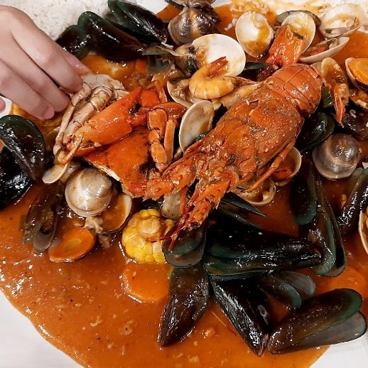 Royokan Ikan Romantis