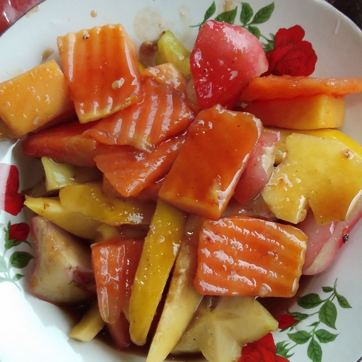 Rujak gula buah campur 