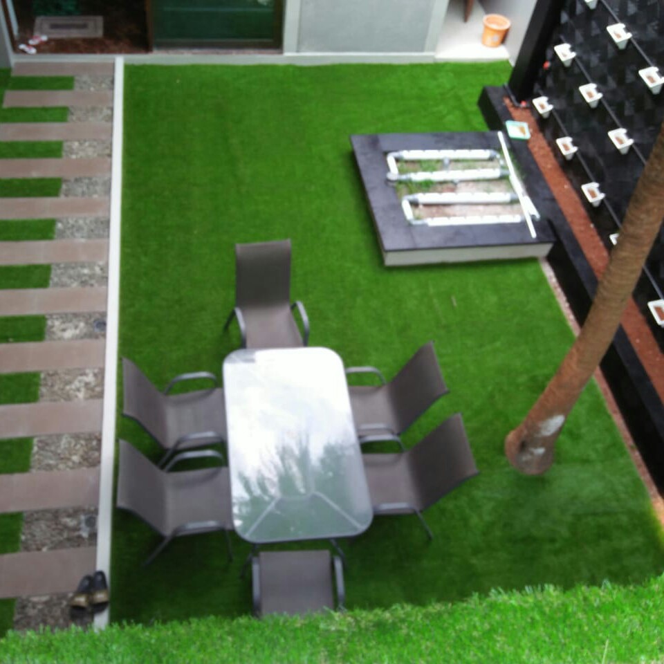 Rumput sintetis 2