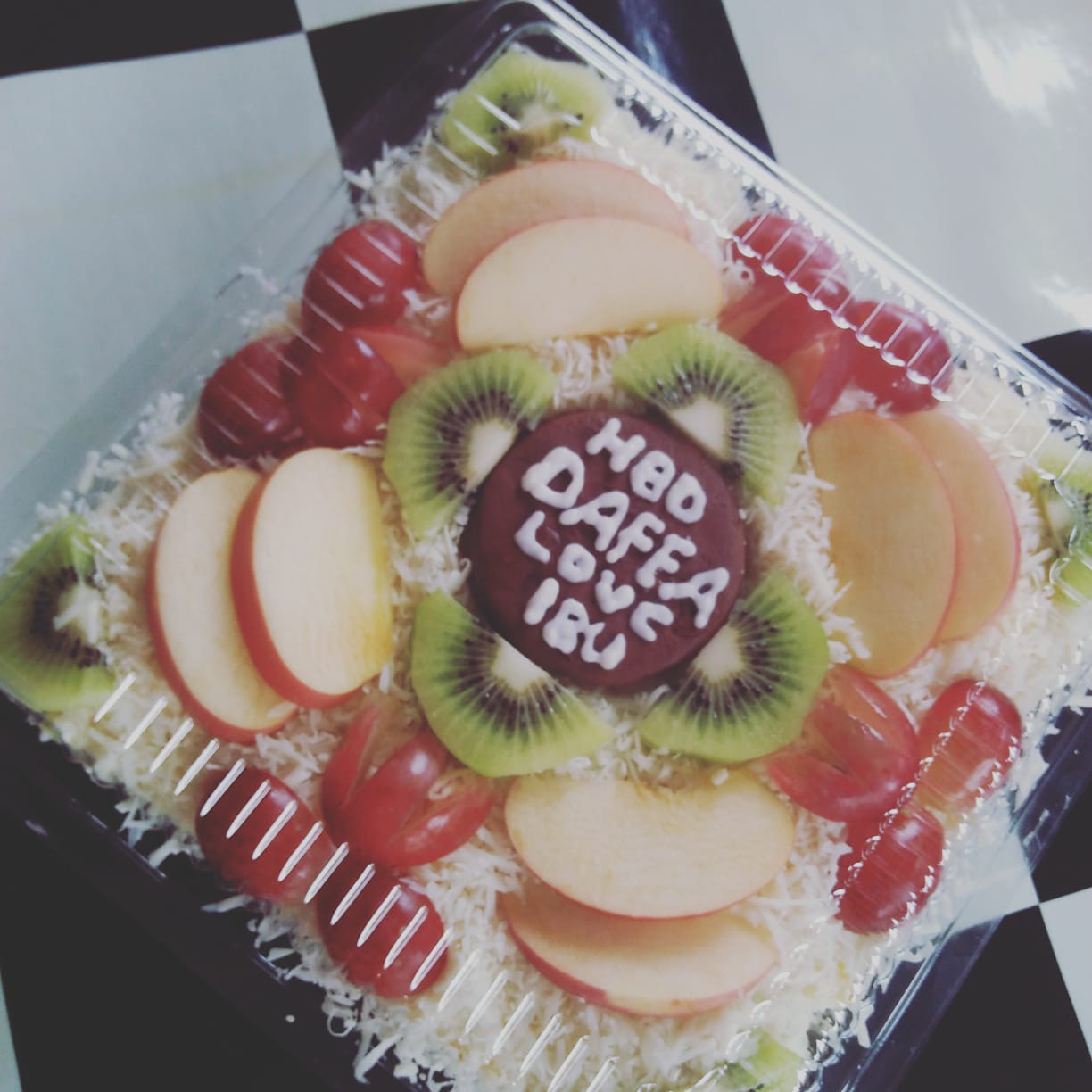 SALAD BUAH KEMASAN MIKA