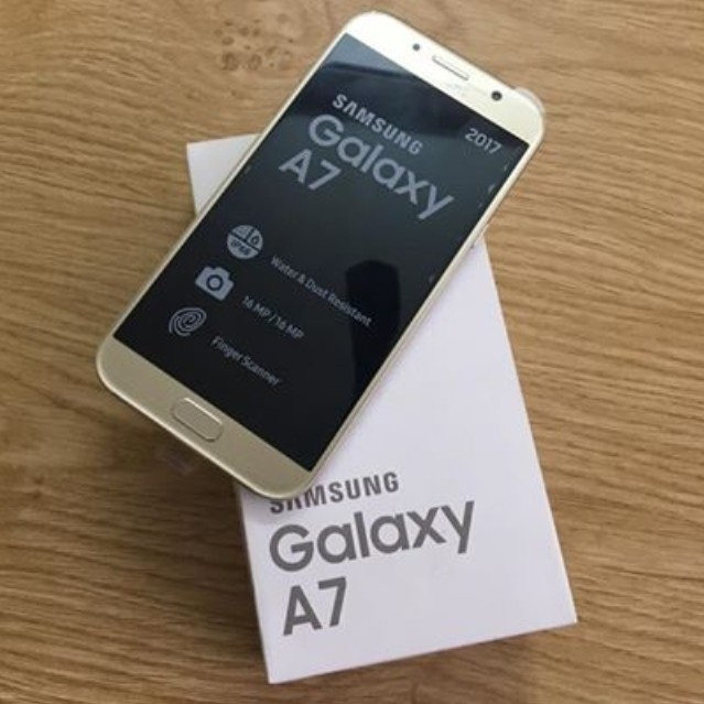 SAMSUNG GALAXY A7