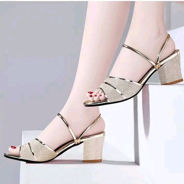 SANDAL Qicaini ikat tali ada dua warna coklat kopi susu sama abu abu