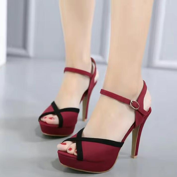 SANDAL Qicaini ikat tali ada dua warna hitam merah