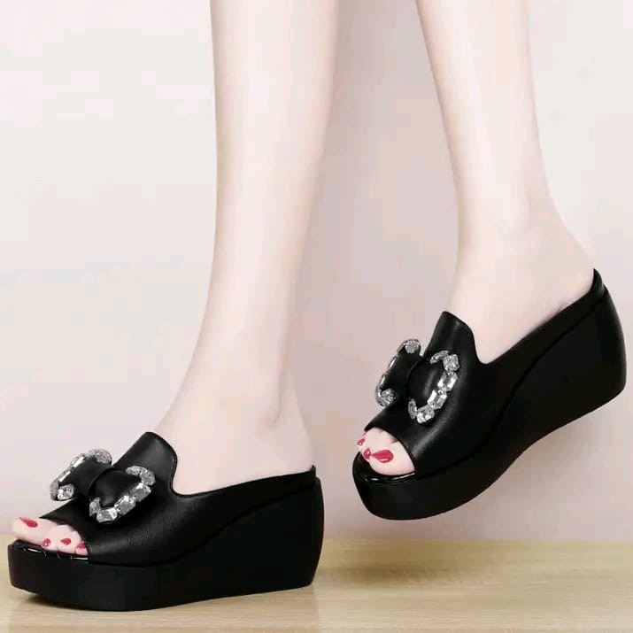 SANDAL Qicaini model Slop ada 2 warna 3