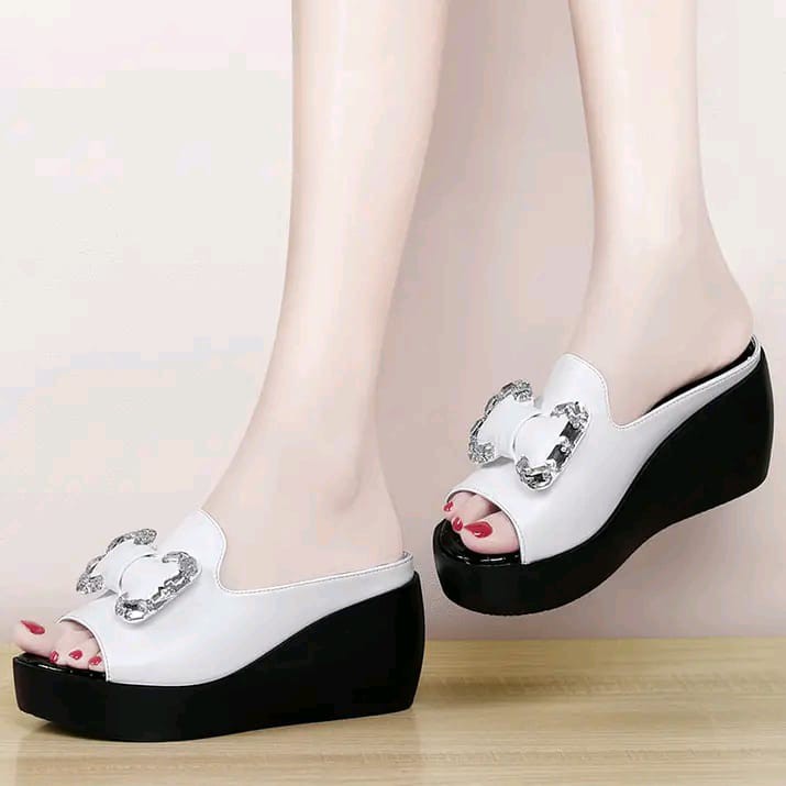 SANDAL Qicaini model Slop ada 2 warna 4