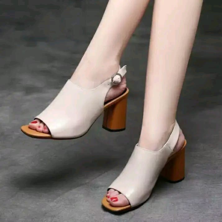 SANDAL Qicaini model slop ada 2 warna